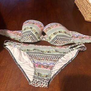 34C Victoria Secret bathing suit